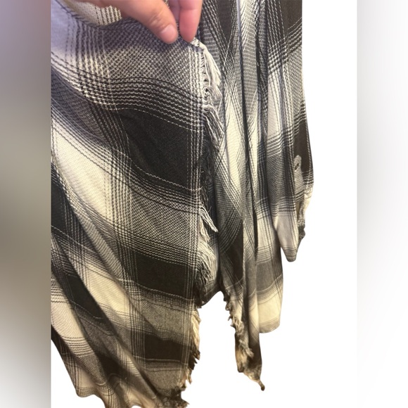 Maurices Black and White Plaid Cardigan Large - Picture 4 of 5